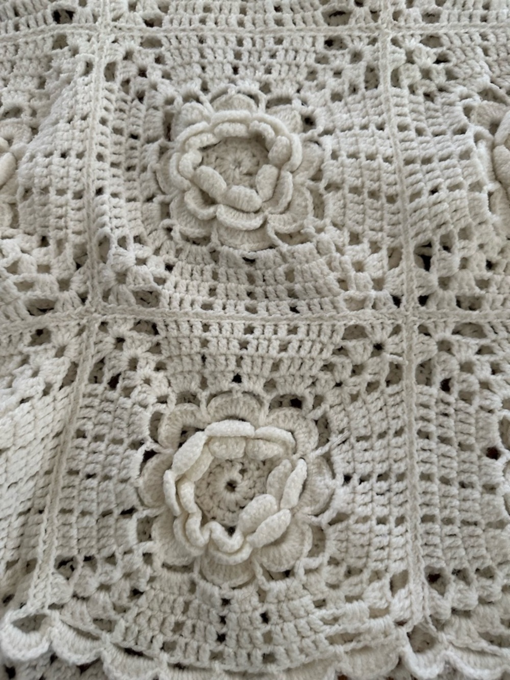 Vintage twin crochet rose flower blanket - Picture 2 of 9